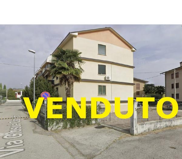 BREGANZE - APPARTMENTO CON DUE CAMERE MATRIMONIALI, CANTINA E POSTI AUTO.